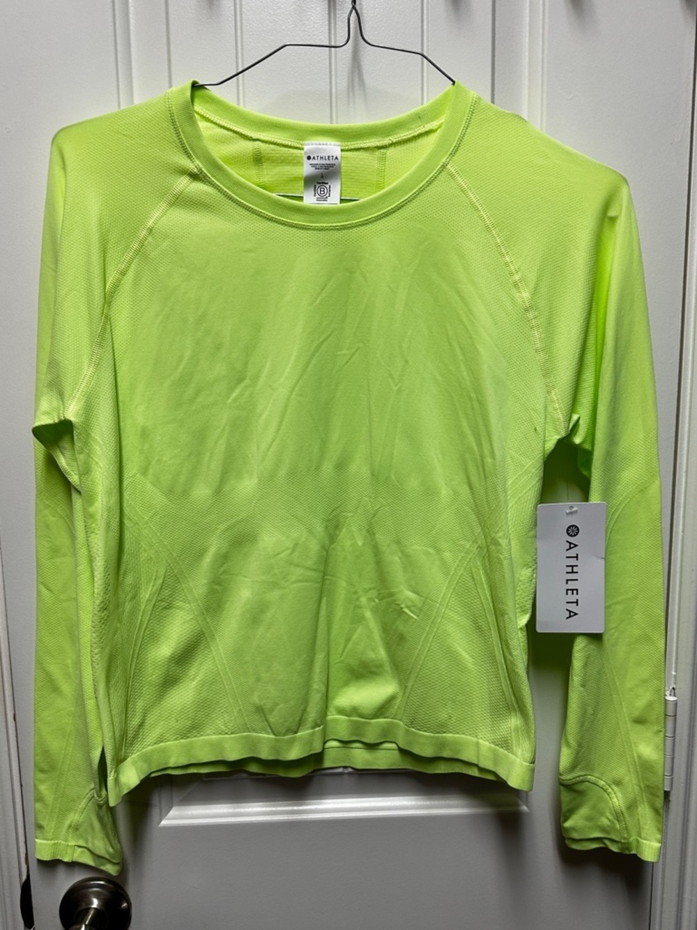 NWT! Athleta Women’s Neon Yellow/Lime Momentum Seamless Sport Top NWT Large